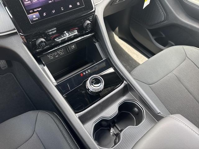 Photo of 2025 Metallic Jeep Grand Cherokee L