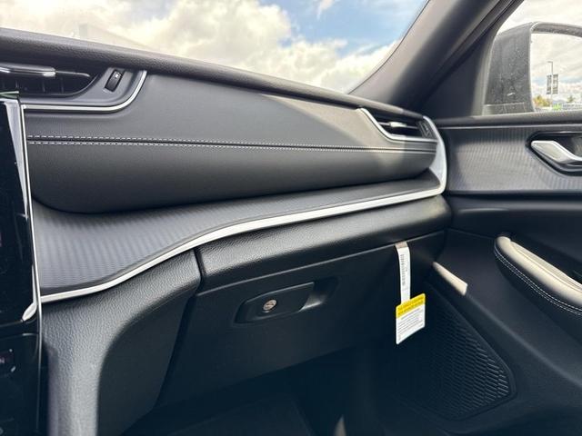 Photo of 2025 Metallic Jeep Grand Cherokee L