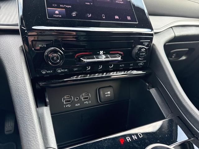 Photo of 2025 Metallic Jeep Grand Cherokee L
