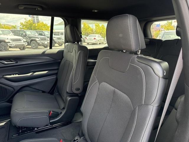 Photo of 2025 Metallic Jeep Grand Cherokee L