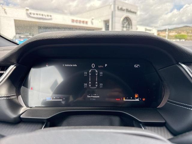 Photo of 2025 Metallic Jeep Grand Cherokee L