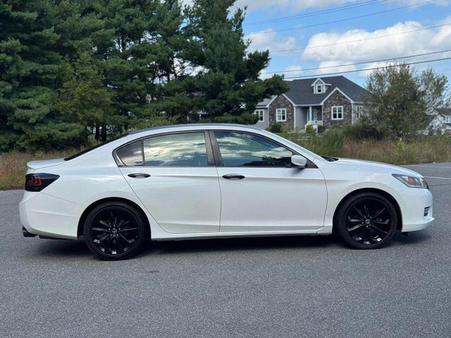 Photo of 2015 White Orchid Pearl Honda Accord