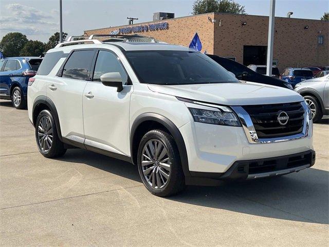 Photo of 2023 White Nissan Pathfinder