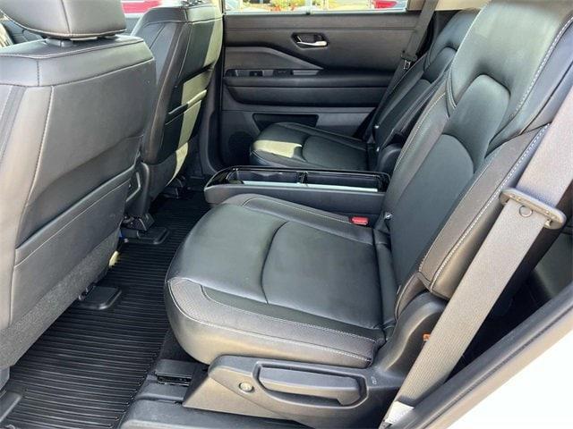 Photo of 2023 White Nissan Pathfinder