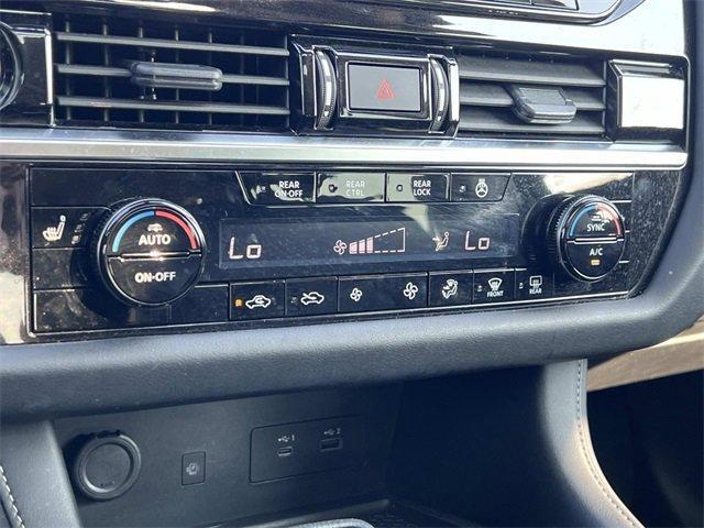 Photo of 2023 White Nissan Pathfinder