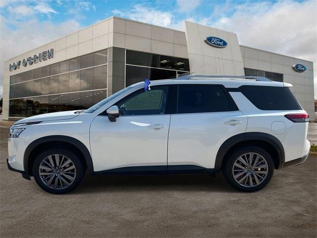Photo of 2023 White Nissan Pathfinder
