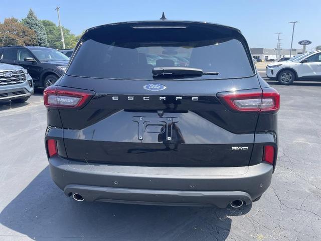 Photo of 2025 Agate Black Metallic Ford Escape