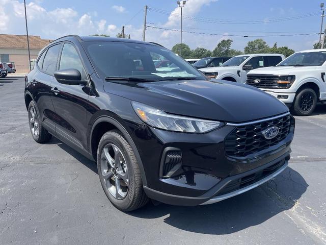 Photo of 2025 Agate Black Metallic Ford Escape