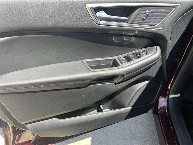 Photo of 2022 Burgundy Velvet Metallic Tinted Clearcoat Ford Edge