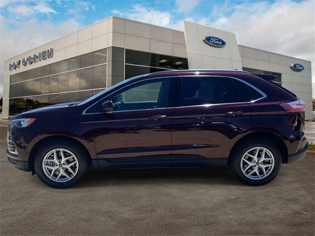 Photo of 2022 Burgundy Velvet Metallic Tinted Clearcoat Ford Edge