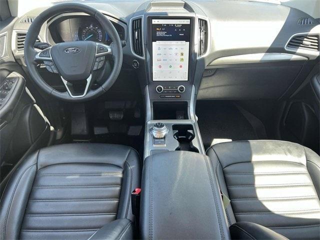 Photo of 2022 Burgundy Velvet Metallic Tinted Clearcoat Ford Edge