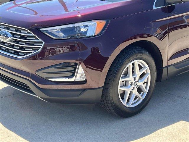 Photo of 2022 Burgundy Velvet Metallic Tinted Clearcoat Ford Edge