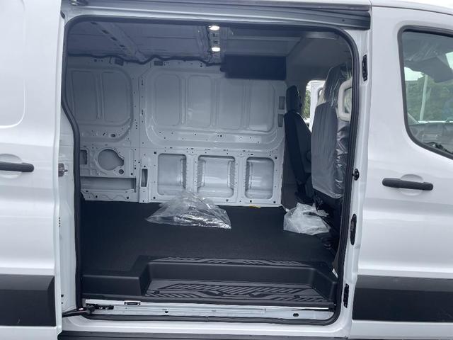 Photo of 2025 Oxford White Ford Transit-250