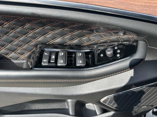 Photo of 2025 Diamond Black Crystal Pearlcoat Jeep Grand Cherokee L