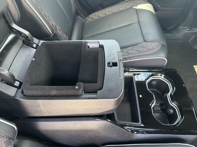 Photo of 2025 Diamond Black Crystal Pearlcoat Jeep Grand Cherokee L