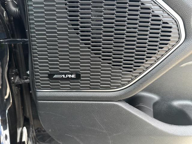 Photo of 2025 Diamond Black Crystal Pearlcoat Jeep Grand Cherokee L