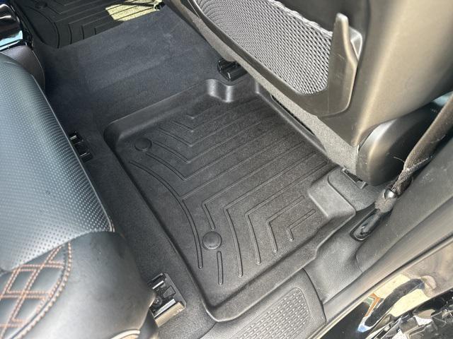 Photo of 2025 Diamond Black Crystal Pearlcoat Jeep Grand Cherokee L