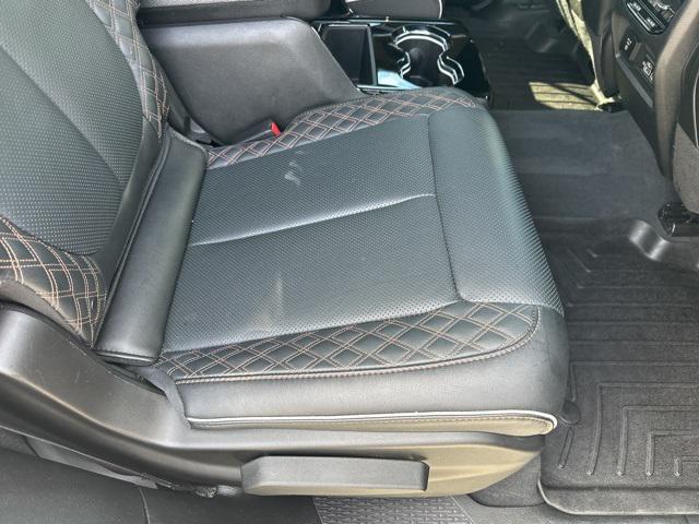 Photo of 2025 Diamond Black Crystal Pearlcoat Jeep Grand Cherokee L