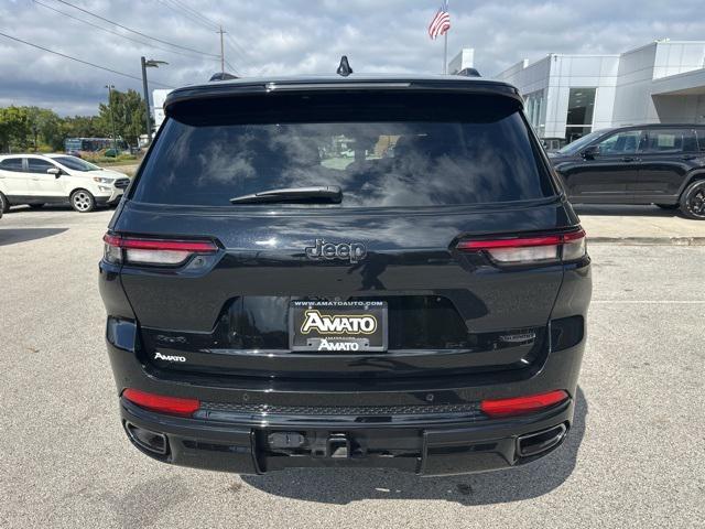 Photo of 2025 Diamond Black Crystal Pearlcoat Jeep Grand Cherokee L