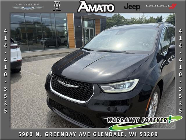 Photo of 2022 Brilliant Black Crystal Pearlcoat Chrysler Pacifica