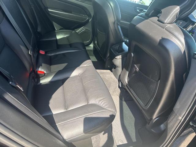 Photo of 2022 Onyx Black Metallic Volvo XC60