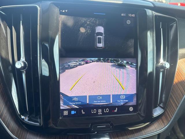 Photo of 2022 Onyx Black Metallic Volvo XC60