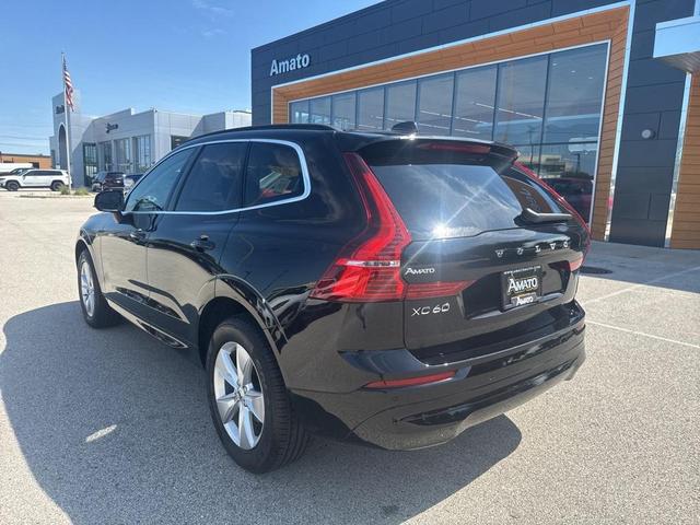 Photo of 2022 Onyx Black Metallic Volvo XC60