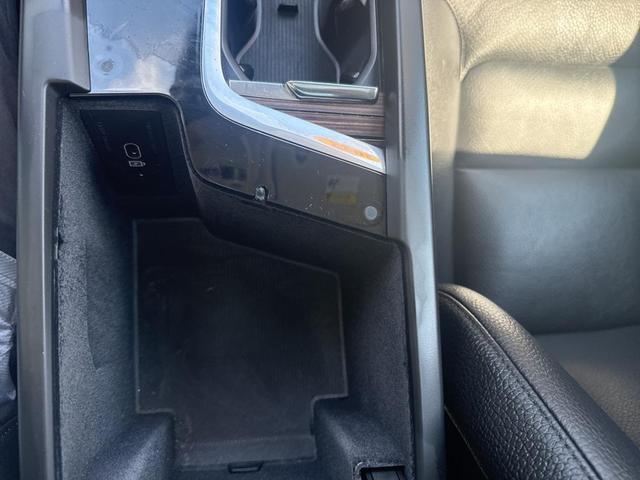 Photo of 2022 Onyx Black Metallic Volvo XC60