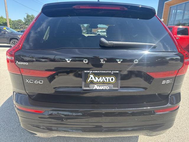 Photo of 2022 Onyx Black Metallic Volvo XC60