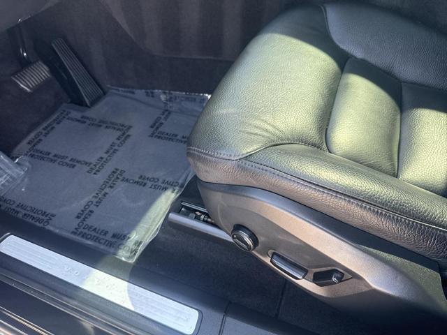 Photo of 2022 Onyx Black Metallic Volvo XC60