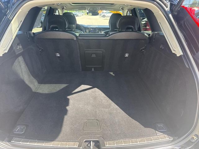 Photo of 2022 Onyx Black Metallic Volvo XC60