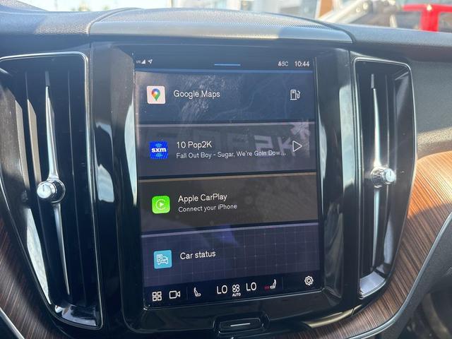 Photo of 2022 Onyx Black Metallic Volvo XC60
