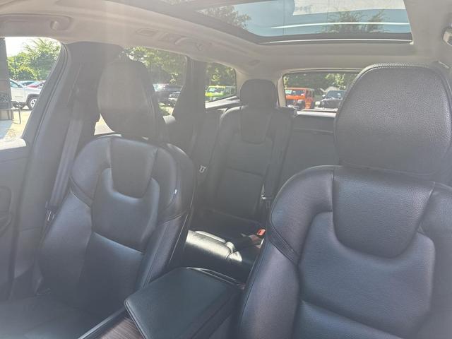 Photo of 2022 Onyx Black Metallic Volvo XC60
