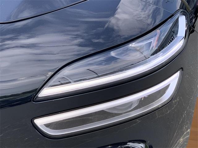 Photo of 2023 Vik Black Genesis G70