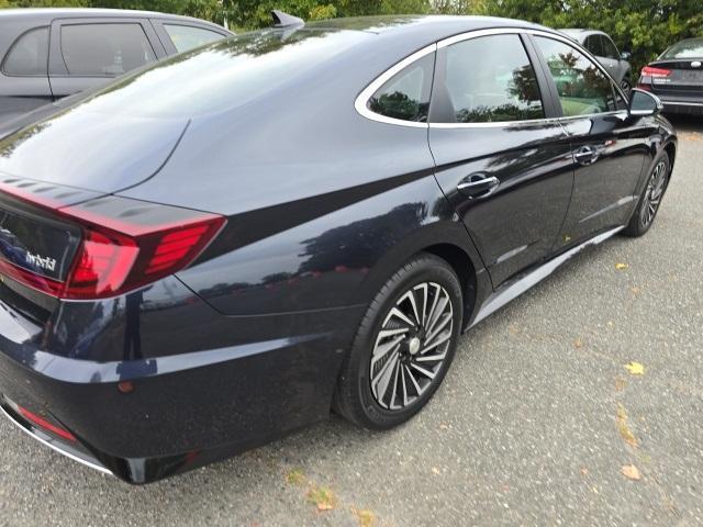 Photo of 2021 Oxford Blue Hyundai SONATA Hybrid