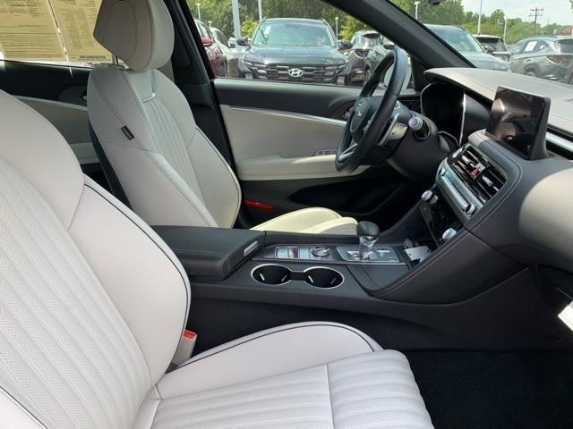 Photo of 2025 Vik Black Genesis G70