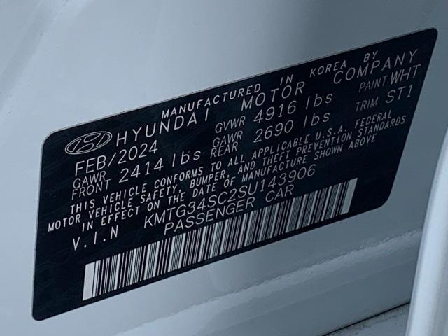 Photo of 2025 Alta White Genesis G70