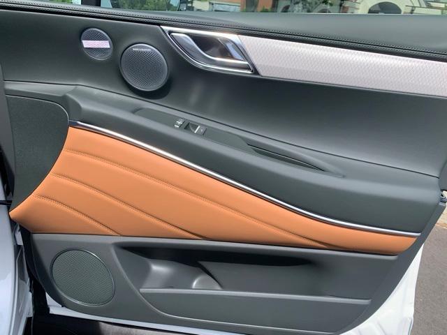 Photo of 2025 Uyuni White Genesis GV80