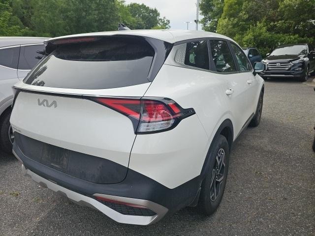 Photo of 2023 Snow White Pearl Kia Sportage