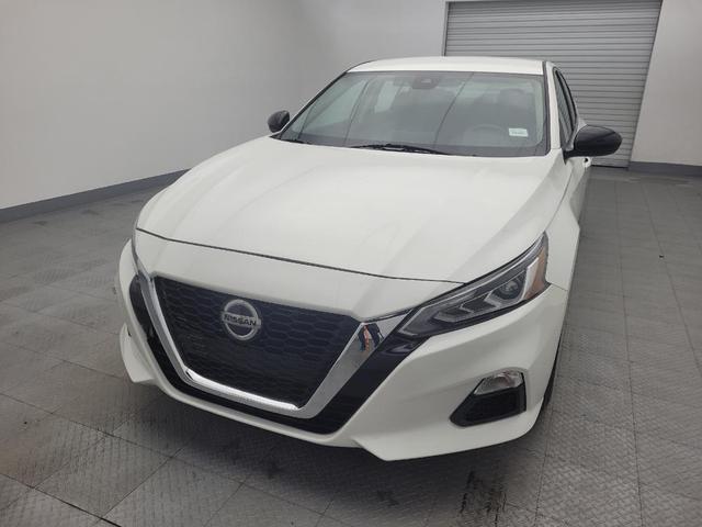 Photo of 2020 White Nissan Altima