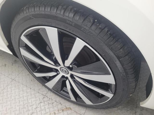 Photo of 2020 White Nissan Altima