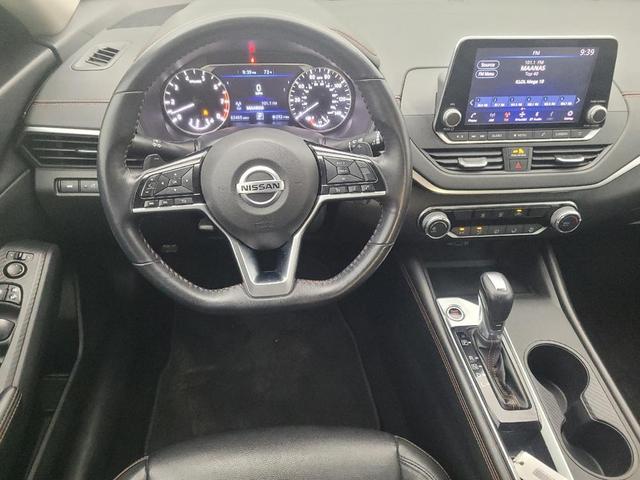 Photo of 2020 White Nissan Altima