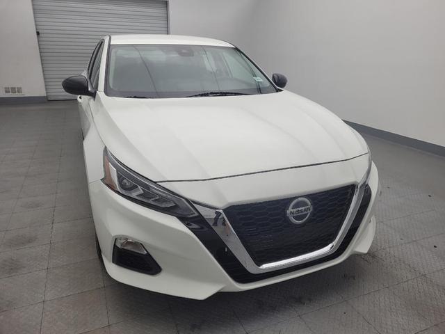 Photo of 2020 White Nissan Altima
