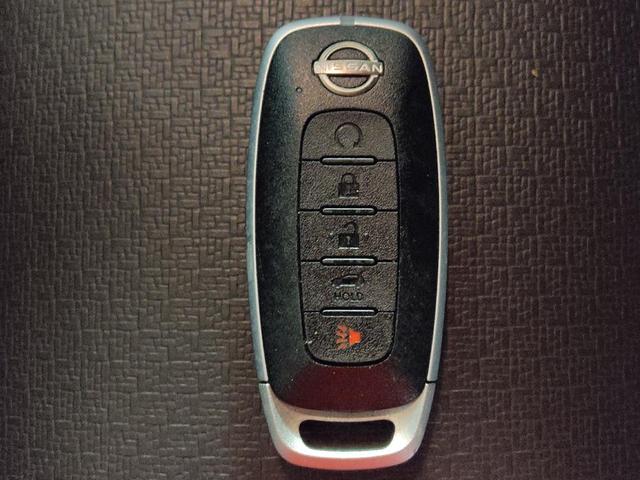 Photo of 2023 Gray Nissan Rogue