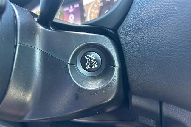 Photo of 2019 Blue Jeep Renegade