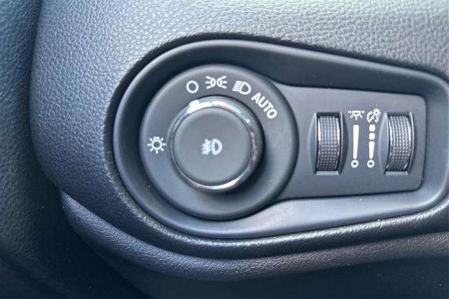 Photo of 2019 Blue Jeep Renegade