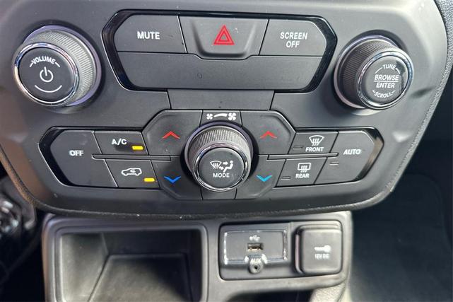 Photo of 2019 Blue Jeep Renegade