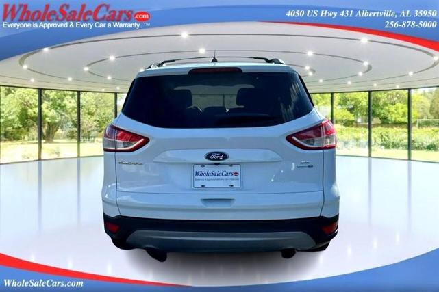 Photo of 2016 White Ford Escape
