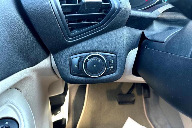Photo of 2016 White Ford Escape
