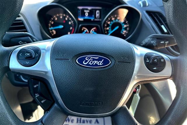 Photo of 2016 White Ford Escape